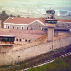 Una vista de la prisión de Nanclares de Oca, donde se hallan algunos etarras arrepentidos.-ARCHIVO