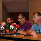 Enrique Reguero (CD), representante del comité de empresa del Grupo Everest, comparece en la sede de UGT para hablar de la situación de la compañía.-ICAL