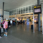 Pasajeros esperando para facturar en el aeropuerto de Villanubla.- ICAL