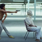 Glover, alias Childish Gambino, en una impactante imagen de su videoclip This is America.-EL PERIÓDICO