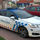 Coche de la Policía Municipal de Medina del Campo, frente al Cuartel.-E. M.