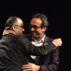 Josep Rull (derecha) y Jordi Turull, estse martes, el día después de su salida de prisión, en Reus.-JOAN REVILLAS
