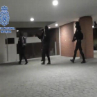 Vídeo facilitado por el Ministerio del Interior sobre la detención de un presunto yihadista en Mahadahonda.-EL PERIÓDICO