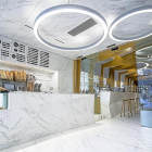 Interior de la cafetería, diseñada por los arquitectos premiados .-ICAL