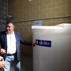 El alcalde de Arroyo de la Encomienda, José Manuel Méndez, y el director de concesiones de Aquona, Jesús María García del Valle, visitan los nuevos depósitos de agua-Ical