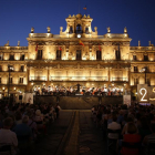 Concierto de la Oscyl en la plaza mayor de Salamanca dentro del ciclo que la orquesta está haciendo en las capitales de la region para celebrar su 25 aniversario.-ICAL