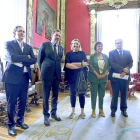 Isabel Blanco, entre Óscar Puente y Rafi Romero, durante su visita alAyuntamiento de Valladolid.-ICAL
