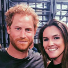 Olivia Tallent posa con el príncipe Enrique.-