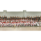 La gran familia del Club Hockey en Línea Arroyo de la Encomienda formada por jugadores y cuerpo técnico  posa en sus instalaciones.-E.M.
