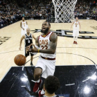 LeBron James, camino de la historia.-RONALD CORTES (AFP)