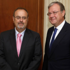 El consejero de Educación de la Junta, Fernando Rey, se reúne con el alcalde de León, Antonio Silván-Ical