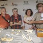 Los codirectores acompañan a la consejera de Cultura, Josefa García Cirac, en la presentación de los hallazgos de la campaña.-SANTI OTERO