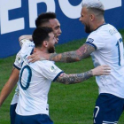 Lautaro Martínez celebra su gol junto a Messi y Otamendi.-AFP / MAURO PIMENTEL