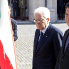 Mattarella y Xin pasan revista a la Guardia de Honor italiana en el palacio presidencial Quirinale, en Roma.-AFP