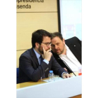 Pere Aragonès (izquierda) y Oriol Junqueras, ayer, durante la presentación del informe de la economía catalana.-DANNY CAMINAL