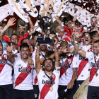 Los jugadores de River celebran un título.-EFE