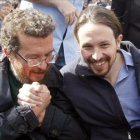 El líder de Podemos, Pablo Iglesias, junto a su padre, Javier Iglesias Peláez-MARIAM A (EFE)