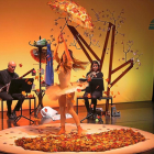 Silvia Pérez baila junto a los músicos del Quinteto Respira en ‘El jardín musical’.-NACHO CARRETERO