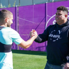 Weissman y Ronaldo se saludan en los Anexos este viernes. / RV / I. SOLA