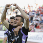 Jordán celebra junto a Lichnovsky el gol que marcó en el partido contra el Almería-Photo-Deporte