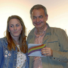 La secretaria de las JJSS de Castilla y León, Andrea Carrascal, junto a José Luis Rodríguez Zapatero.-ICAL