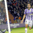 Mata celebra su gol al Oviedo, en el partido del pasado sábado.-J.M. LOSTAU