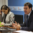 Susana García y Carlos Fernández Carriedo, ayer, en la presentación de las medidas.-ICAL