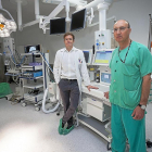Pablo Jorge Monjas y Eduardo Tamayo en las instalaciones del Hospital Clínico Universitario de Valladolid-Pablo Requejo
