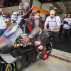 El tricampeón mallorquín de MotoGP, Jorge Lorenzo, ha estrenado hoy su Honda RC213V en el circuito de Valencia.-MIGUEL LORENZO
