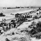 Las fuerzas aliadas durante el desembarco en la playa de Normandía, el 6 de junio de 1944.-AFP