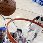 Carmelo Anthony entra a canasta durante el Partido de las Estrellas en el Madison Square Garden.-Foto: EFE / KATHY WILLENS
