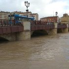 El río Ebro fue descendiendo poco a poco su caudal a su paso por la ciudad burgalesa de Miranda.-MARCO REMÓN
