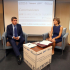 La ministra de Agricultura, Isabel García Tejerina, y el director de El Mundo de Castilla y León, Pablo Lago, durante la jornada 'El horizonte agrario de Castilla y León'-ICAL