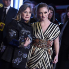 Carrie Fisher con su hija, Billie Lourd, en el estreno de 'Star Wars: El despertar de la fuerza'.-Jordan Strauss/Invision/AP