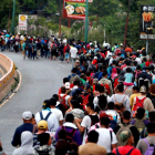 Caravana de migrantes atraviesa Guatemala-