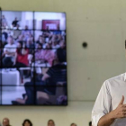 El secretario general del PSOE, Pedro Sánchez, durante su intervención en la inauguración del ciclo de Asambleas Abiertas que se celebara en Zaragoza.-Foto: EFE / TONI GALÁN