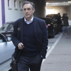 Portugal abandona las instalaciones de Zorrilla, ayer, tras despedirse de los jugadores.-J. M. LOSTAU