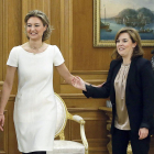 La ministra de Agricultura, Isabel García Tejerina, y la vicepresidenta, Soraya Sáenz de Santamaría, en una imagen de archivo.-ICAL