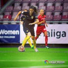 Laura Fernández conduce el balón durante uno de los encuentros disputados en Suecia.-LALIGA WOMEN