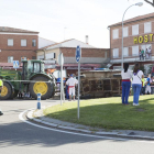 La carroza volcada en medio de la rotonda donde tuvo lugar el accidente.-PHOTOGENIC