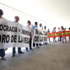 Manifestación a favor del Toro de la Vega en las Cortes de Castilla y León-ICAL