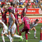 Momento del partido de Liga disputado en el Reino de León que finalizó con empate a cuatro.-MARCIANO PÉREZ /DIARIO DE LEÓN