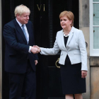 Boris Johnson y Nicola Sturgeon en Escocia.-EFE/EPA/ STEWART ATTWOOD