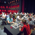 Partidas de ajedrez en el ‘VMemorial Sergio Sanz’, celebrado ayer en el Teatro Zorrilla.-MIGUEL ÁNGEL SANTOS
