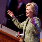 Clinton habla en una iglesia baptista de Menfis (Tennessee), este domingo.-AP / ANDREW HARNIK