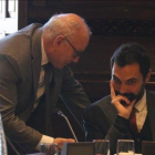 El secretario general del Parlament, Xavier Muro, y el presidente de la Cámara catalana, Roger Torrent.-