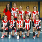 Las jugadoras de uno de los equipos de las Valquirias posan junto a su entrenadora.-EM