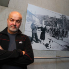 El fotoperiodista Mauricio Peña, durante la presentación de su exposición 'León entre dos siglos', en Ponferrada-Ical