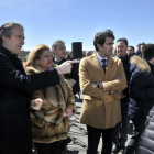 Íñigo de la Serna, junto al consejero Juan Carlos Suárez Quiñones, en la visita a Soria.-VALENTÍN GUISANDE