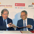 El presidente de la Junta, Juan Vicente Herrera, y el presidente de Empresa Familiar, José Miguel Isidro, firman el convenio de colaboración-ICAL